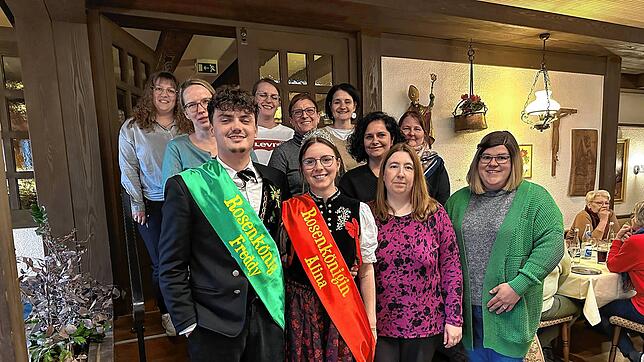 Versammlung der Landfrauen (von links): Mary-Ann Cesare, Lydia Probst, Freddy Geng, Marie-Christine Rohde, Martina Schultz, Alina ...