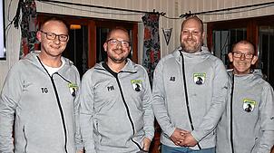 Jugendleiter Thomas Gieracz (von links) mit den in der Jugendversammlung des FC Mönchweiler gewählten Vorstandsmitgliedern Philipp ...