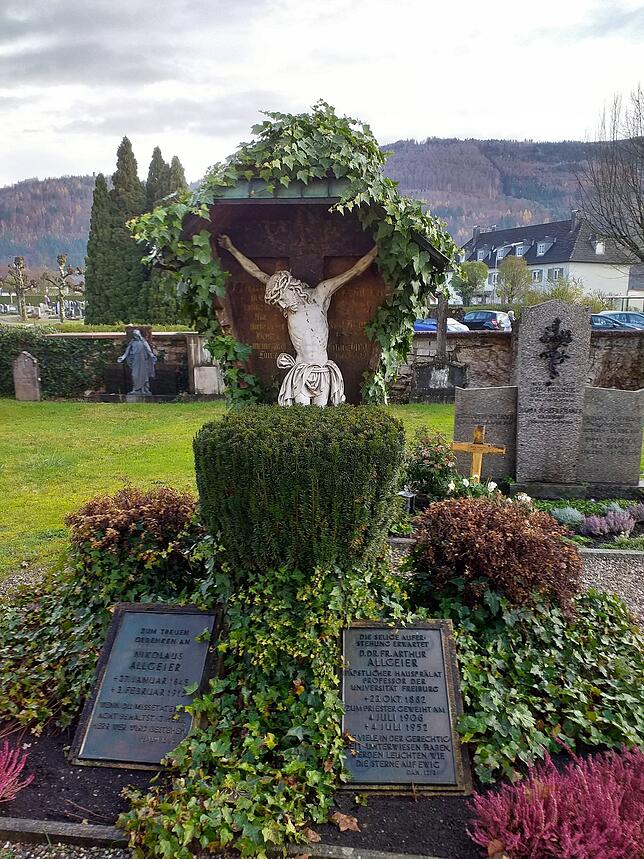 Das Familiengrab der Allgeiers auf dem Wehrer Friedhof: Arthur Allgeier kam oft nach Wehr, um am Grab seiner Eltern zu beten.