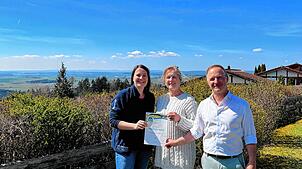 Freude über die Himmelberg-Runde (von links): Andrea Meiers, Ortsvorsteherin Astrid Schweizer-Engesser und Kurgeschäftsführer Markus ...