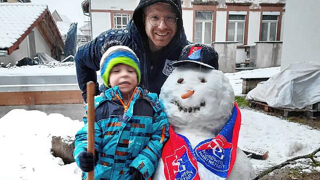 Der Schneemann der SG Nordweil/Wagenstadt &ndash; erbaut von Trainer Philipp Hensle und seinem Neffen.