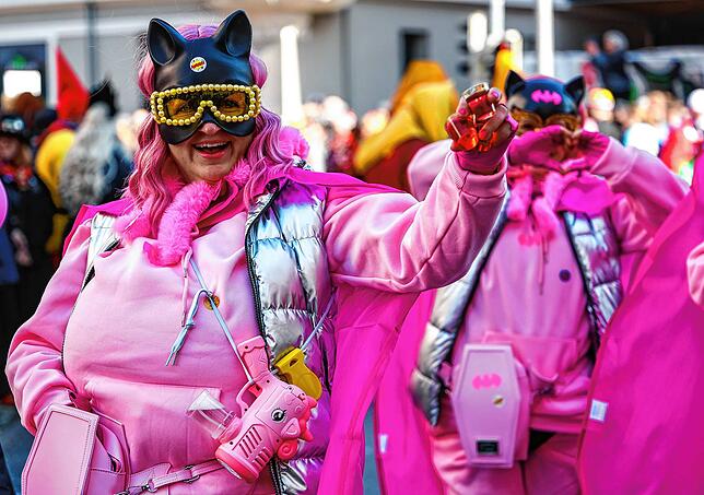 Bild 39: Bunte Kostüme und fröhliche Stimmung beim Fastnachtsumzug 2025