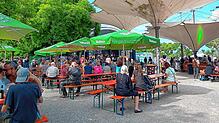 Das Open See Festival 2025: Zum Start des Festivals am 6. Juni ist es noch ruhig. Doch es dauert nicht lang, bis der Platz sich füllt.