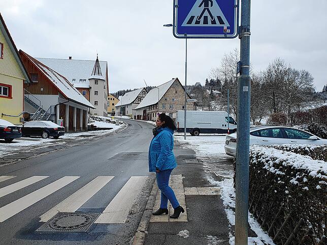 Ortsvorsteherin Silke Lorke sorgt sich, dass mit der neuen Verkehrsplanung an der B 523 in Weilersbach die Verkehrsbelastung stark ...
