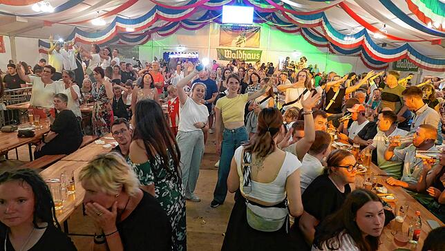 Bild 25: Volles Zelt und super Stimmung auf der Chilbi 2025 in Waldshut – Die besten Bilder