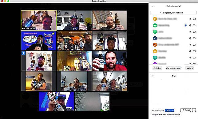 Zeigt her eure Biere! Anstoßen beim Onlinestammtisch via Internet.