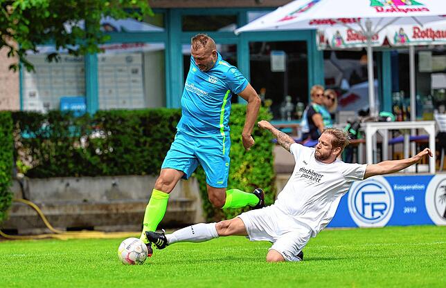 Bild 3: Ü40-Männer des FC Radolfzell stehen nach 6:0 gegen Pfaffenweiler/Ehrenkirchen im Verbandspokalfinale
