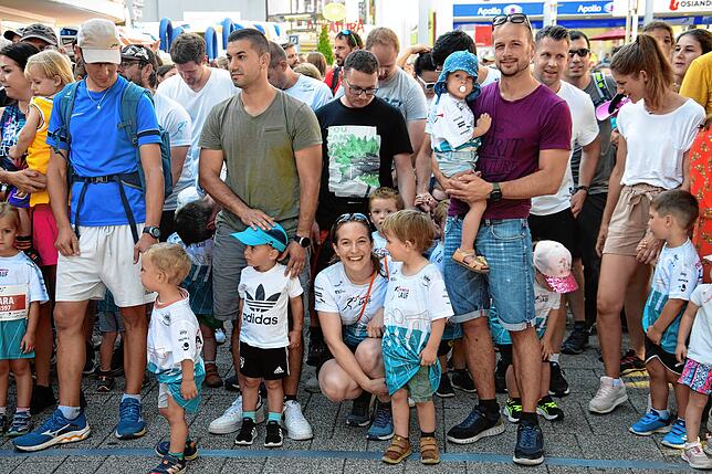 Bild 1: So viele sind beim 14. Trompeterlauf in Bad Säckingen dabei! Hier die Bilder der jüngsten Läufer