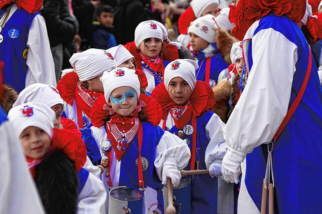 Bild 8: Die besten Bilder vom Schmutzigen Donnerstag in Donaueschingen: Kinderumzug begeistert!