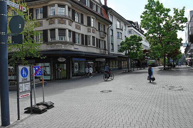Um eine Stelle wie diese geht es: Die Friedrich-Ebert-Straße quert die Fußgängerzone der Straße In der Muslen – links im Bild das ...