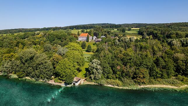 Schloss Marbach bietet eingebettet in eine große Grünanlage eine tolle Kulisse für Hochzeiten.