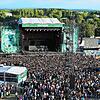 Konzertbesucher stehen vor der grünen Bühne beim Southside-Festival (2018).