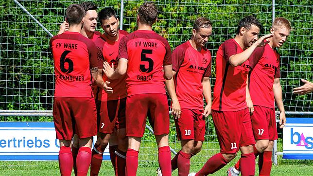 Jubel beim FC Walbertsweiler-Rengetsweiler! Nach dem 4:2-Erfolg über Schonach ist der Klassenerhalt in trockenen Tüchern.