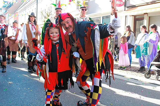 Bild 31: Die schönsten Bilder vom Kinderumzug und Kindernarrenbaumstellen am Fastnachtsdienstag