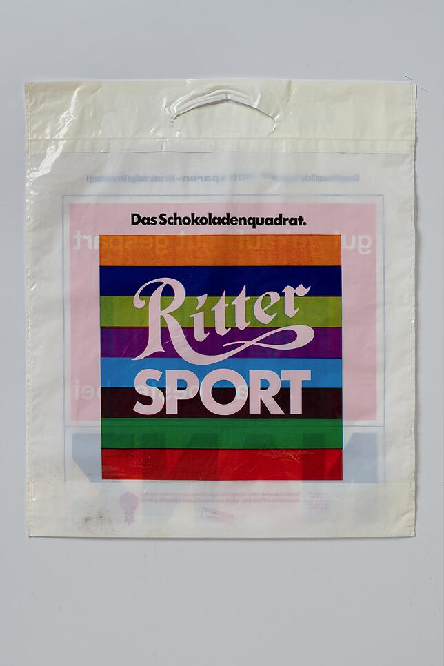 Auch Ritter-Sport-Schokolade will schön verpackt sein.