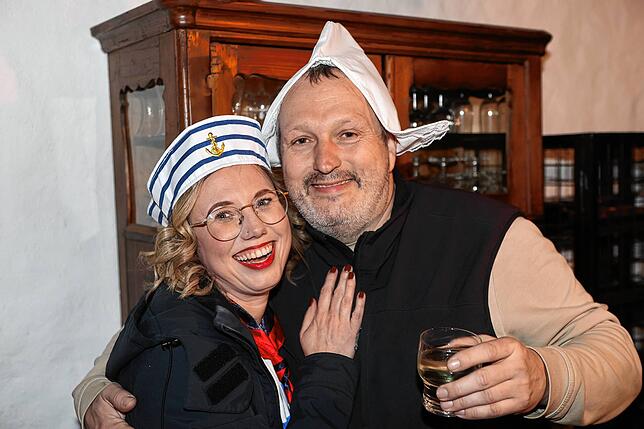 Bild 27: Konstanzer Straßenfasnacht 2025: Am Fasnachtssamstag werden Besenwirtschaften gestürmt