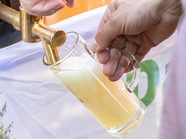 Alkohol in der Menge von etwa 0,3 bis 0,5 Litern Bier gelten zumindest als risikoarm - die gefäßschützende Wirkung geringer Mengen wird ...