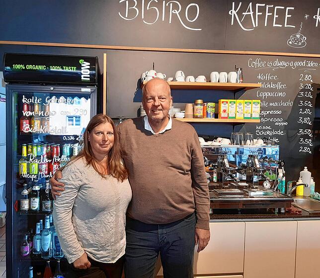 Sabine Bold und Peter Rothe in ihrem Bioladen und Bistro &bdquo;Greenbox&ldquo;.