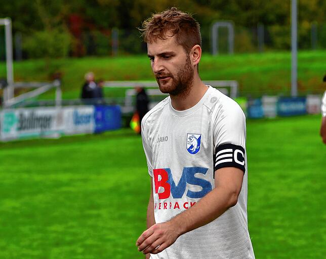 Kapitän Felix UHl (FC Erzingen): „Ich habe mit Alfredo Di Feo abgesprochen und schob den Ball zu Jonas Limberger zurück. Klar, ...