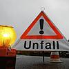 Warndreieck und Lampe weisen auf einen Unfall hin (Symbolbild). Beim Gewerbepark in Waldshut-Tiengen hat sich ein heftiger Auffahrunfall ...