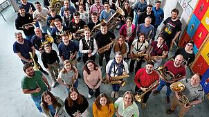 Die Musikerinnen und Musiker der Trachtenkapelle Nöggenschwiel beim Probenwochenende in der Aula der Grundschule. Die Mitglieder freuen ...