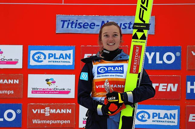 Katharina Althaus landete beim Einzelspringen in Titisee-Neustadt auf dem ersten Platz.
