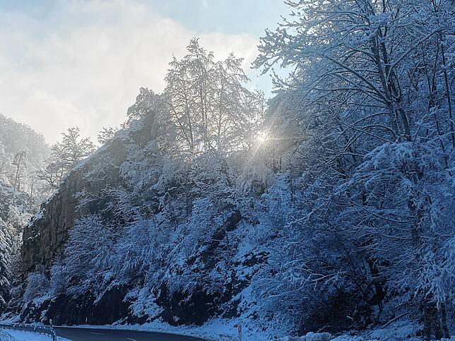 Am ersten Adventssonntag zeigte sich das Schlüchttal winterlich schön.