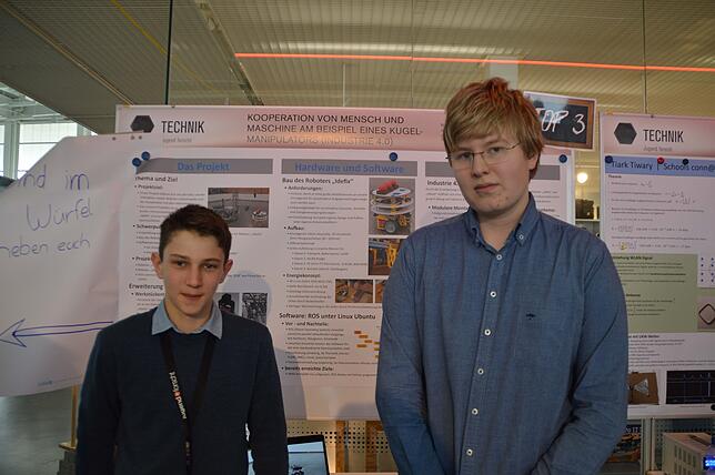 Erster Platz im Fachbereich Technik: Junus Hirner (links) und Niels Fenkel.