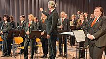 Musikdirektor Ralf Ochs mit der Stadtkapelle, die beispielsweise mit dem Stück „Alexander VI.“ aus der Symphonie „The Borgias“ von Otto ...