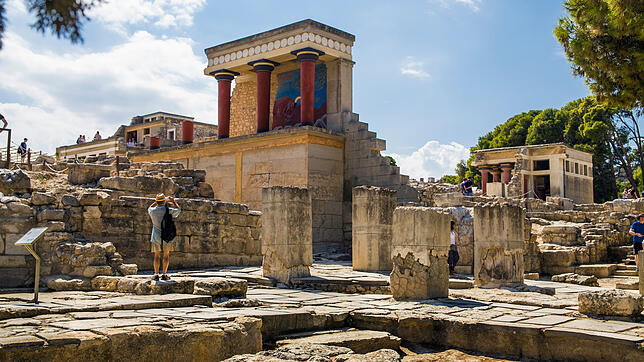Der Palast von Knossos liegt nur rund fünf Kilometer außerhalb Kretas Hauptstadt Heraklion.