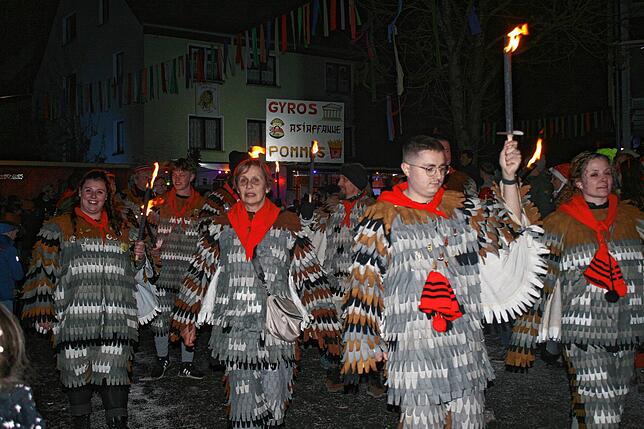 Bild 3: Die besten Bilder vom Hexenfeuer und Nachtumzug in Weizen