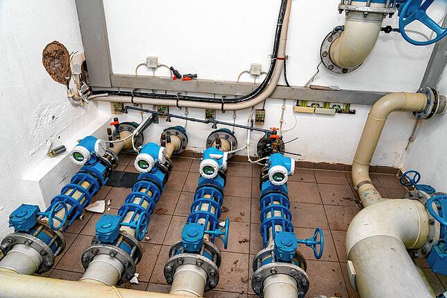 Von den vier Wasserleitungen wurde das Verbundungsrohr der Leitung ganz rechts gesprengt.