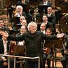 Bilder aus besseren Tagen: Simon Rattle bei seinem Abschiedskonzert als Chefdirigent der Berliner Philharmoniker 2018.