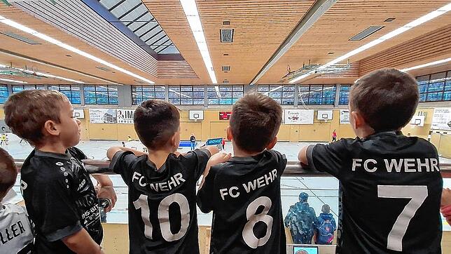 Spannung und Spaß: Die Kinder hatten am neuen FUNino-Konzept beim Hallenfußballturnier des FC Wehr viel Freude.
