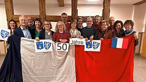 Das Bonndorfer Partnerschaftskomitee entwickelt Ideen für das Jumelage-Jubiläum (von links): Lisa Maier (Stadt Bonndorf), Bürgermeister ...