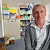 Werner Michel im Büro der Radolfzeller Firma Hydro-Data. Hinter ihm Kabel von Messsonden, geologische Fachbücher und das Archiv mit ...