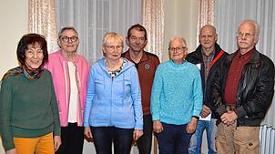 Der Geschichtsverein Buchenberg geht mit den Vorständen und Beiräten Erika Burgbacher (von links), Barbara Lein, Ingrid Weisser, ...