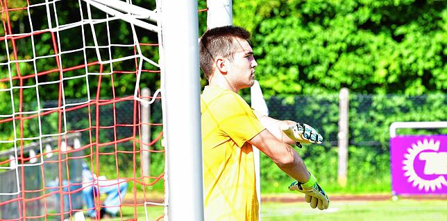 Martin Villinger (23) spielt seit 17 Jahren beim FC RW Weilheim. Der gelernte Torhüter kann auch Feldspieler, spielt, wo man ihn ...
