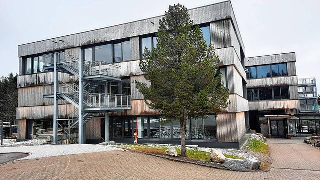 Das Otto-Hahn-Gymnasium mit Realschule – für die Sanierung will Furtwangen Geld von Vöhrenbach, und zwar nicht wenig. Bild: Markus Reutter