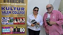 Vergangenes Jahr werben Fieonna Pungg und Reinhard Weigelt vor der Greth für das Festival „Kultur goes Salem College“. Dieses Jahr fällt ...