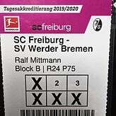Bild 1: Gespenstische Stille: Wie erlebt man ein Geisterspiel im Stadion? Unser Sportchef Ralf Mittmann war in Freiburg vor Ort