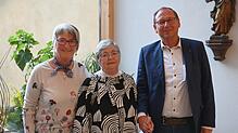 Als einziges VdK-Mitglied nimmt Helga Brenn (Mitte) die Ehrung für 25 Jahre Mitgliedschaft persönlich entgegen. Ihr gratulieren die ...