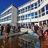 Die Waldshuter Kreisräte besichtigen den Gesundheitscampus in Bad Säckingen. Hier stehen sie auf der künftigen Dachterrasse des ...