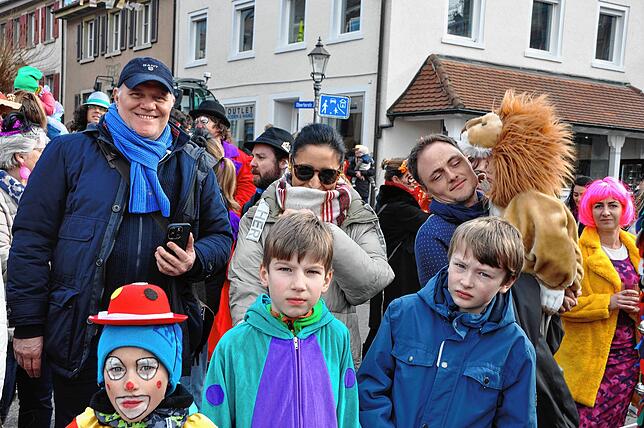 Bild 18: Beste Einblicke zum Narrenbaumsetzen in Markdorf – so feiert die Stadt!