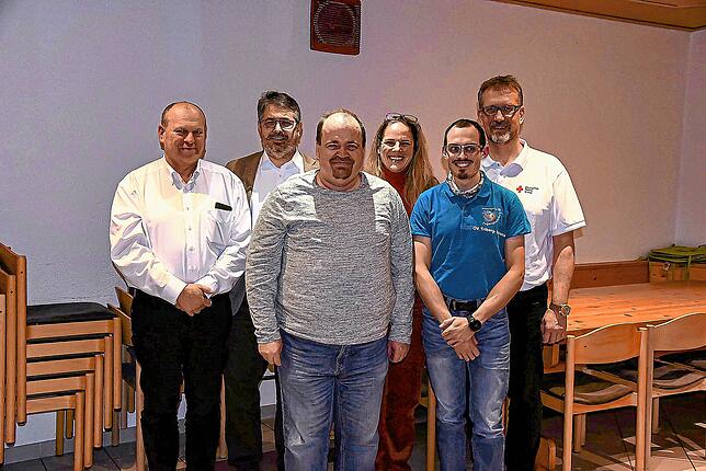 Neu- und Wiedergewählte beim DRK-Ortsverein Triberg-Schonach sind (von links): Dietmar Wiebel, Georg Wiengarn, Michael Schuler, Dagmar ...
