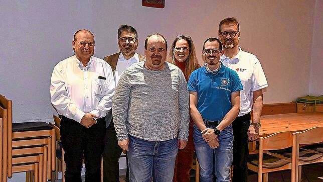 Neu- und Wiedergewählte beim DRK-Ortsverein Triberg-Schonach sind (von links): Dietmar Wiebel, Georg Wiengarn, Michael Schuler, Dagmar ...