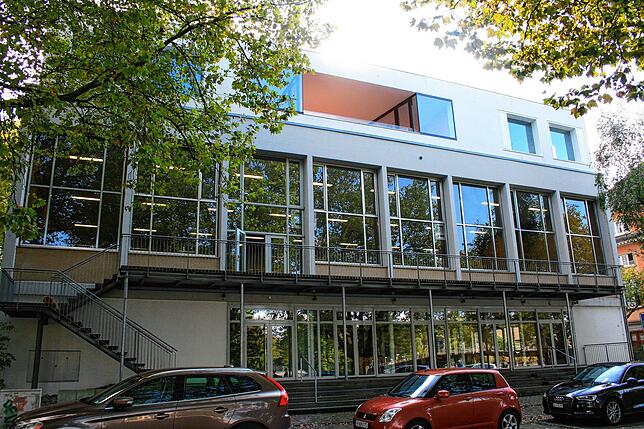 (Archivbild) Am Humboldt-Gymnasium (Bild) und am Ellenrieder sei es nicht mehr möglich, weitere Räume anzubauen, sagt die Stadt ...