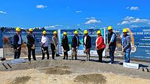 Beim Spatenstich (von links): Frank Baur (BIT), Martin Simonetti (Planungsbüro cec), Martin Brey (Baufirma Nibler), Sandra Wetz, ...