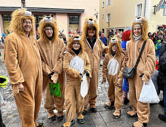 Ein Löwenklan auf Beutejagd: den ein oder anderen Malzer haben diese Löwen schon gefangen.