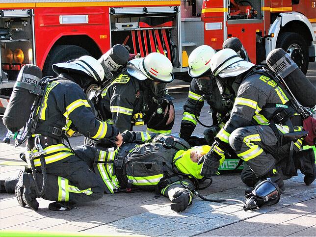 Bild 10: Bilder von der Schauübung der Feuerwehr und der Rettungsdienste auf dem Radolfzeller Marktplatz